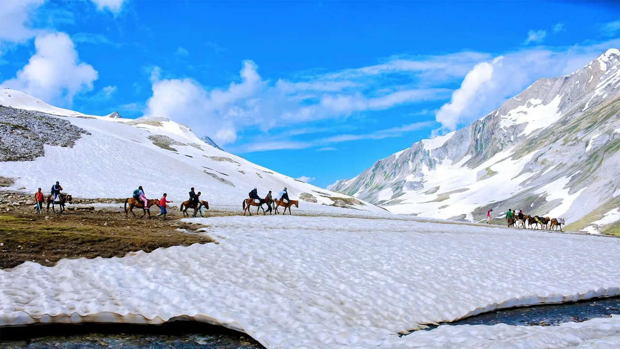 4N/5D Kashmir tour package.